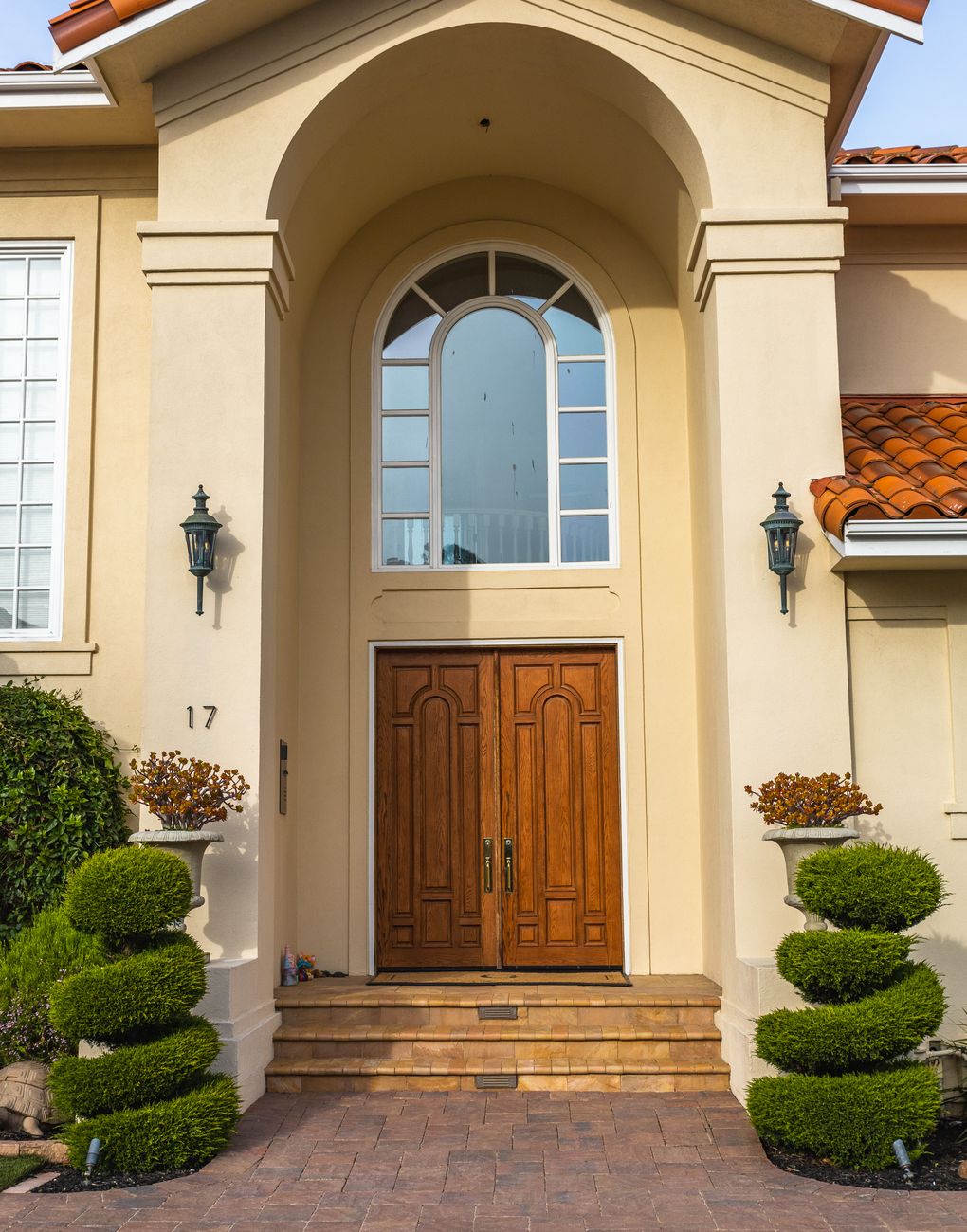 Front entry and curb appeal that grab buyers in the first 30 seconds